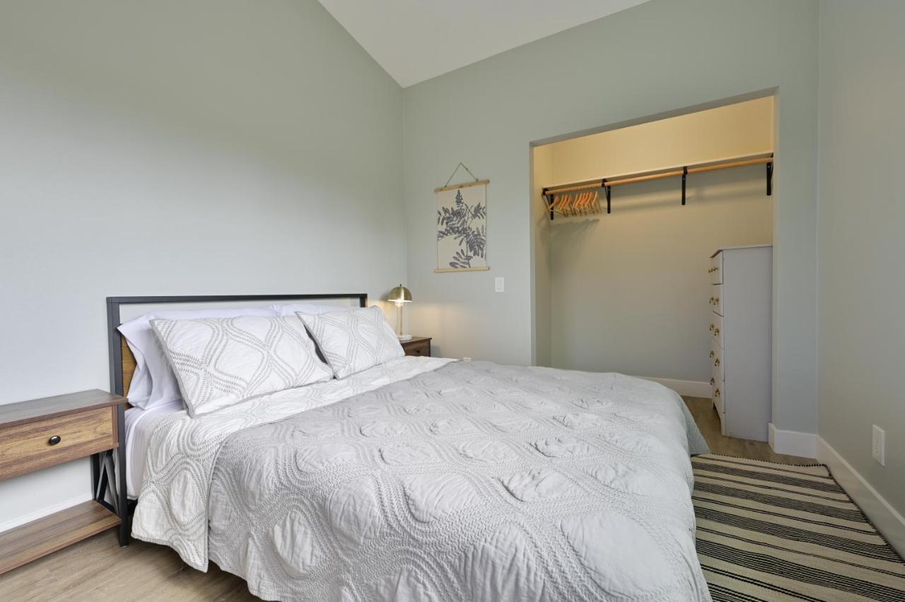 Modern Upstairs Loft - Newly Renovated! Villa Salem Buitenkant foto